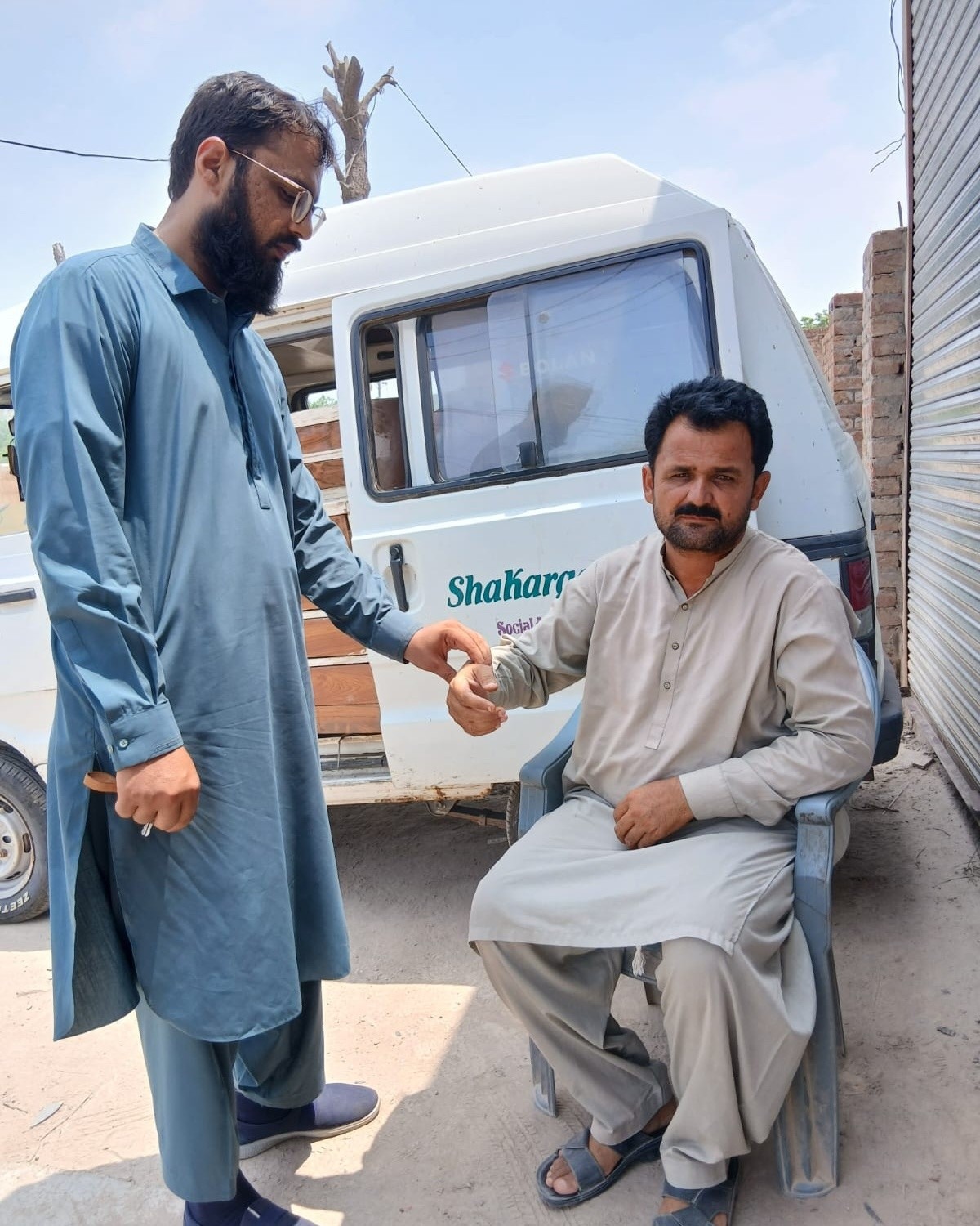 Shakarganj Foundation Healthcare Team's Mobile Dispensary Unit visited Kot Lakhnana and provided free medical services to citizens 🩺🚑