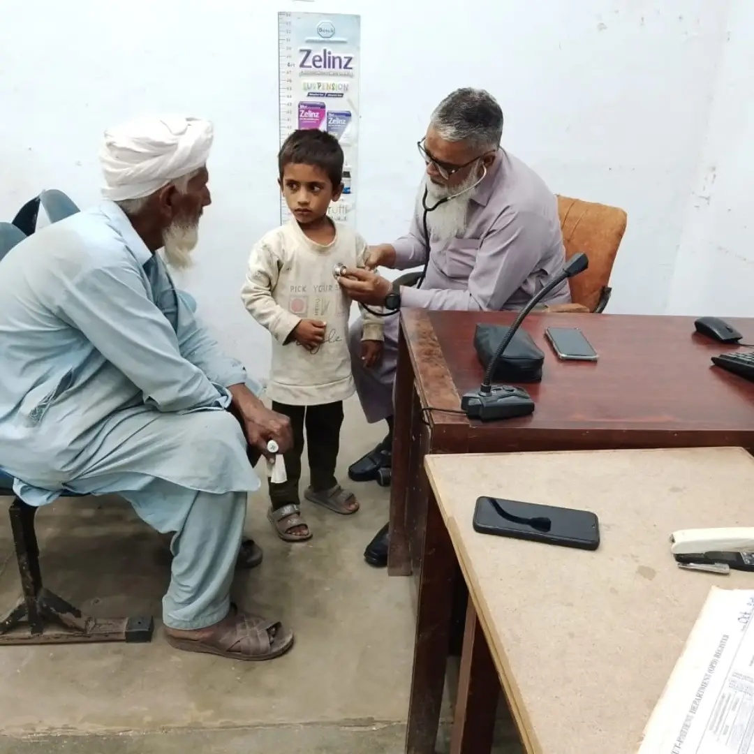 Healthcare operations at our Stationed-Free Dispensary at Shakarganj Limited (SML-I), Jhang 👨‍⚕️🏥👩‍⚕️